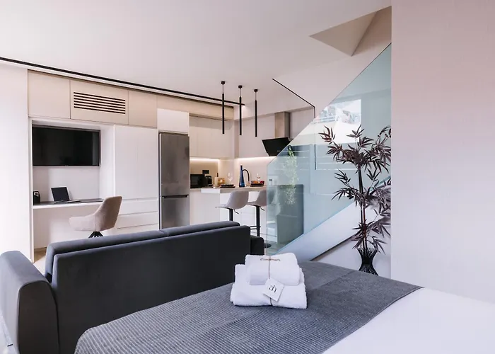 Arena & Cielo By Airnest *